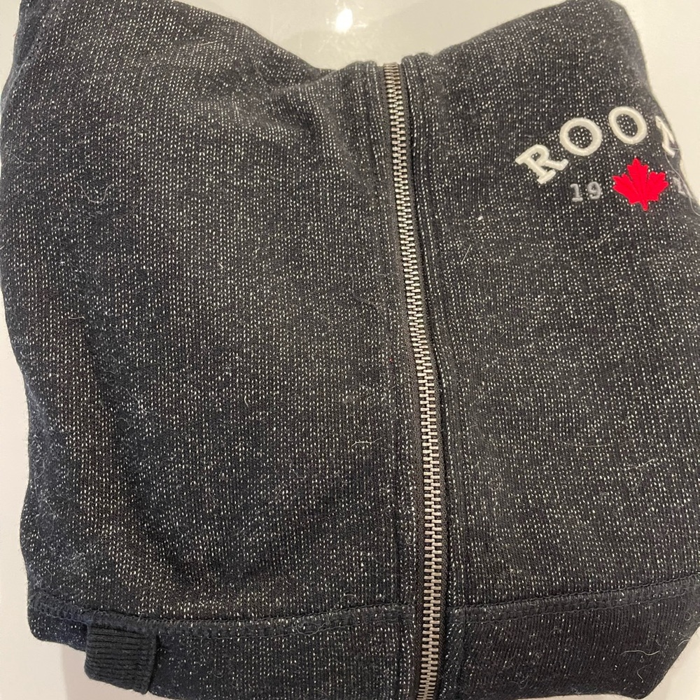 Never worn roots zip up hoodie size S